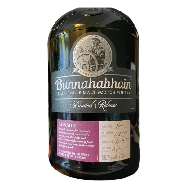 มีความแตกต่างอย่างไรระหว่าง Bunnahabhain Aonadh 10 Year Old กับรุ่นอื่นๆ ของ Bunnahabhain?