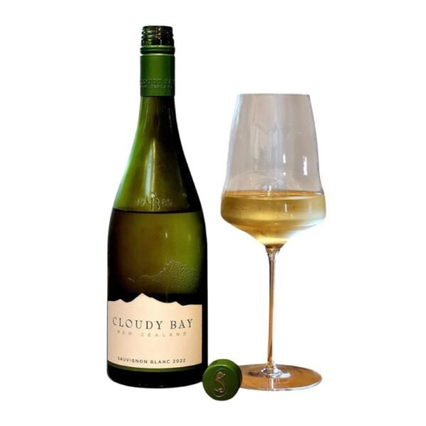 อะไรคือความโดดเด่นของ Cloudy Bay Sauvignon Blanc 2021 ในเปรียบเทียบกับไวน์ซาวินญงบล็องอื่นๆ?