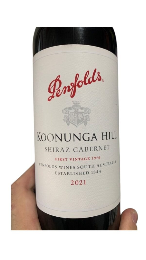 จุดเด่นของ Penfolds Koonunga Hill Shiraz 2021 เมื่อเปรียบเทียบกับไวน์อื่นๆ จากออสเตรเลียคืออะไร?
