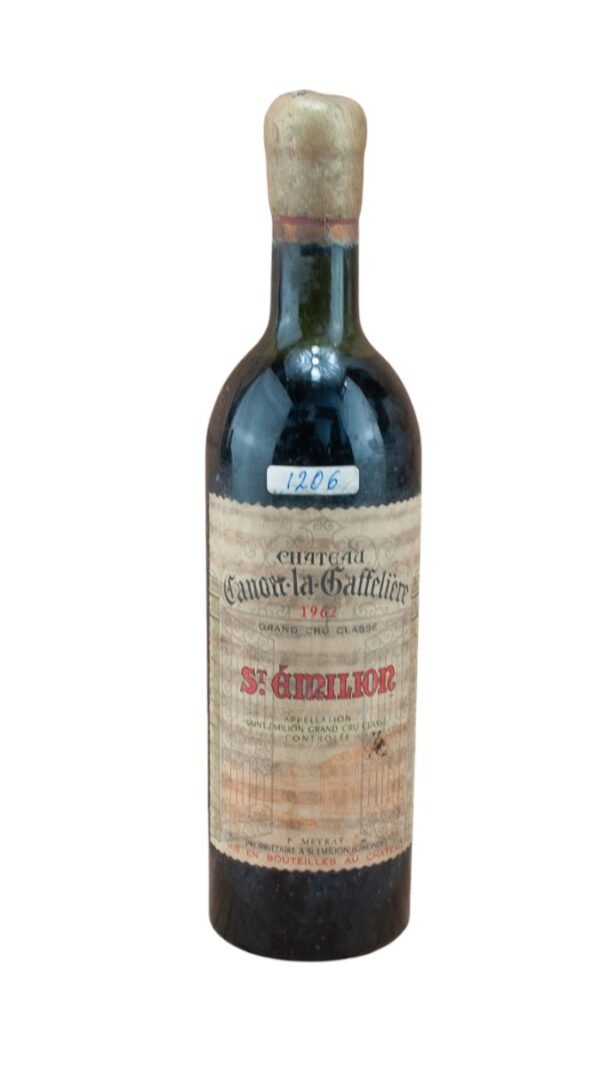 How has the flavor profile of the 1962 Chateau Canon La Gaffeliere evolved with age?