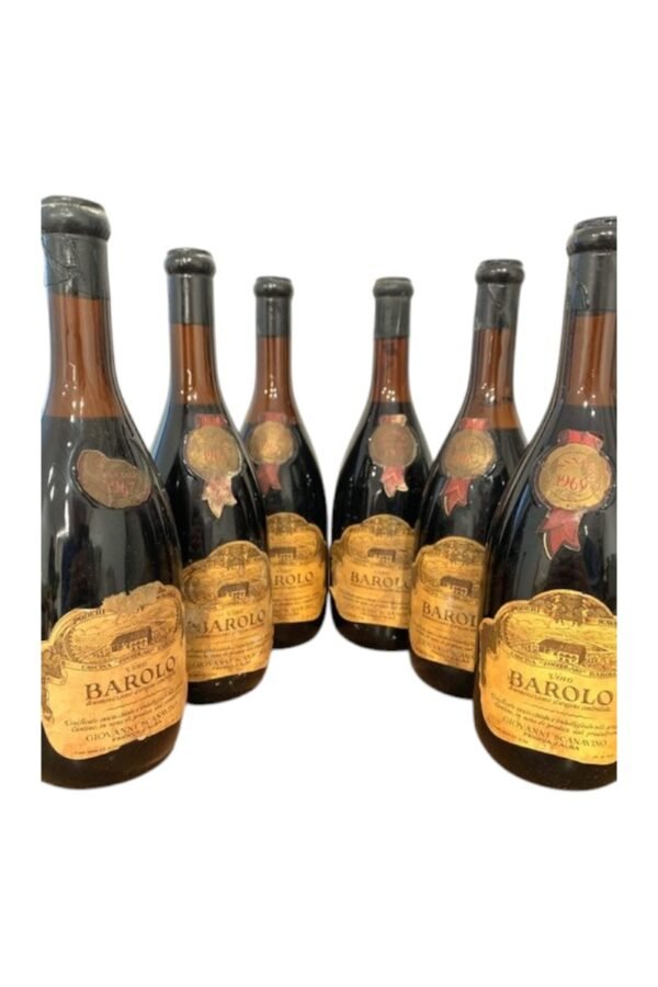 Poderi Scanavino Cascina Zoccolaio มีการปลูกองุ่นพันธุ์อะไรบ้างในไร่?