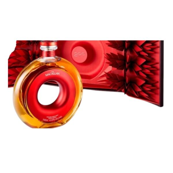 Macallan 200 Years ใช้วัสดุหรือส่วนผสมอะไรในการผลิต?