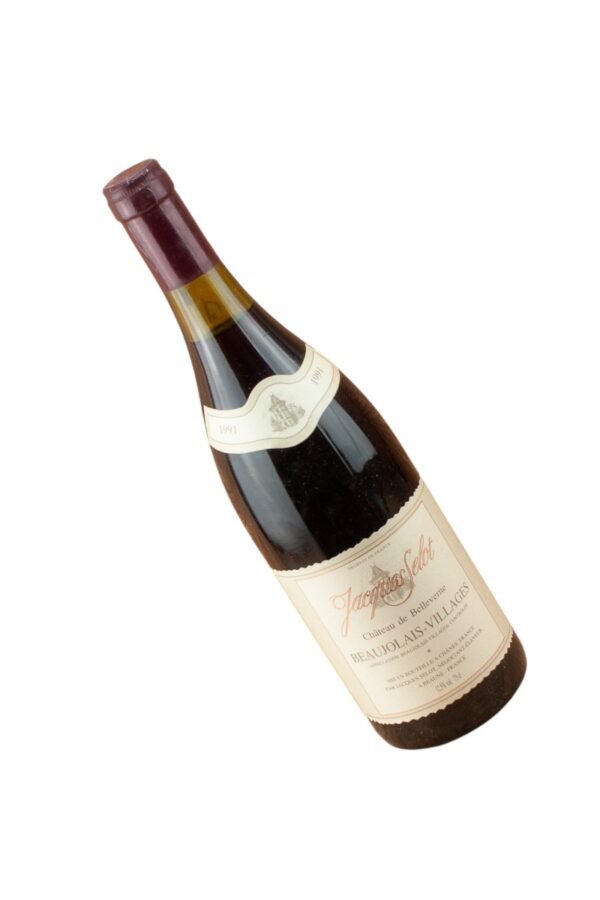 วิธีการผลิตไวน์ Beaujolais Village ที่ Château de Belleverne มีลักษณะเฉพาะอย่างไร?