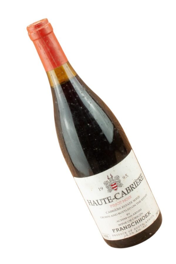 กระบวนการผลิตไวน์ Pinot Noir ที่ Haute-Cabriere มีลักษณะเฉพาะอย่างไร?